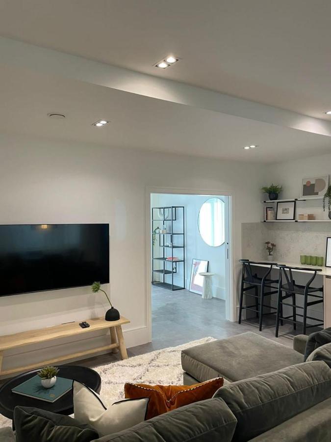 Brand New 3-Bedroom Home In Londres Exterior foto