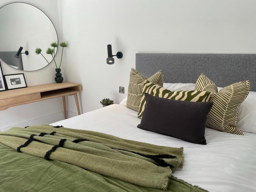 Brand New 3-Bedroom Home In Londres Exterior foto